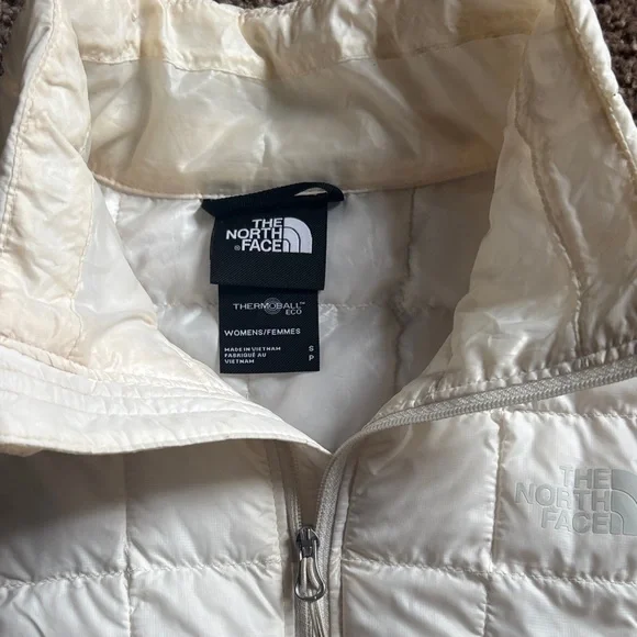 The North Face Women's Ivory Quilted Vest - Picture 2 of 8
